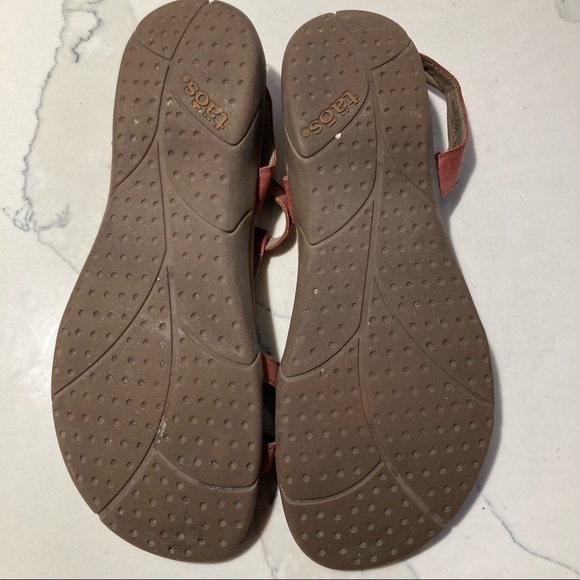 TAOS Sz 11 Trophy 2 Leather Strappy Sandal - Picture 9 of 9